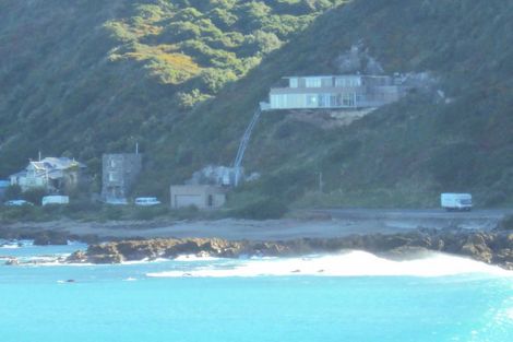 Photo of property in 114 The Esplanade, Houghton Bay, Wellington, 6023