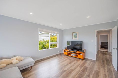 Photo of property in 2/4 Rangitoto Terrace, Milford, Auckland, 0620