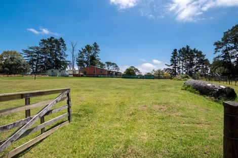Photo of property in 137 Tawa Road, Kumeu, 0891