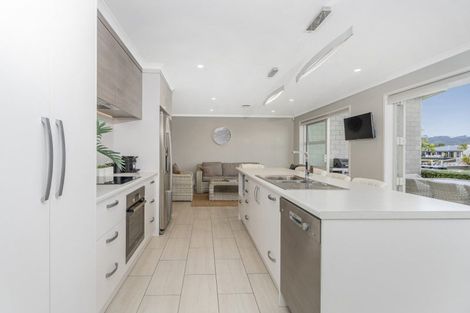 Photo of property in 17 Mermaid Place, Whitianga, 3510