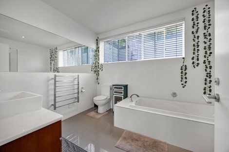 Photo of property in 16 Links Drive, Waiwhakaiho, New Plymouth, 4312