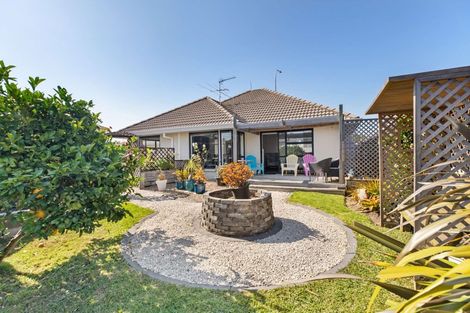 Photo of property in 2/83 Meadowland Drive, Somerville, Auckland, 2014