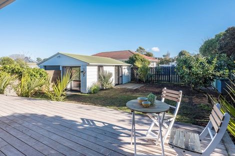Photo of property in 9 Nugget Grove, Raumati Beach, Paraparaumu, 5032
