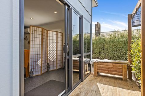 Photo of property in 88a Pioneer Road, Moturoa, New Plymouth, 4310