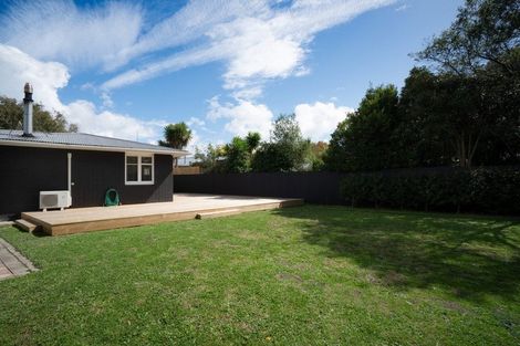 Photo of property in 15 Ruamahanga Crescent, Terrace End, Palmerston North, 4410