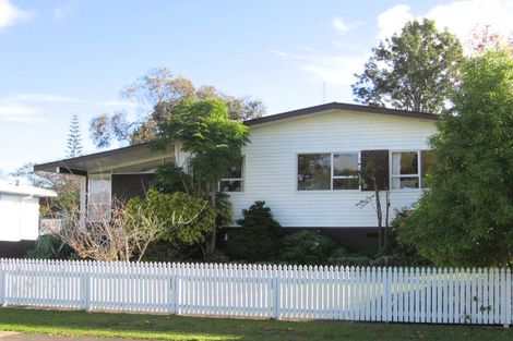 Photo of property in 21 Borrowdace Avenue, Botany Downs, Auckland, 2010