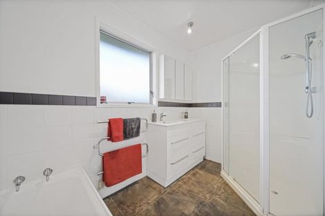 Photo of property in 54a Walworth Avenue, Pakuranga Heights, Auckland, 2010