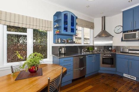 Photo of property in 255 Marine Parade, Eastbourne, Lower Hutt, 5013