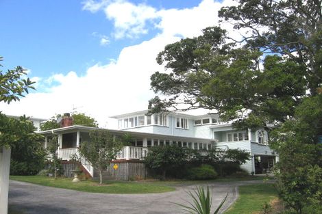 Photo of property in 1/43a Stanley Point Road, Stanley Point, Auckland, 0624