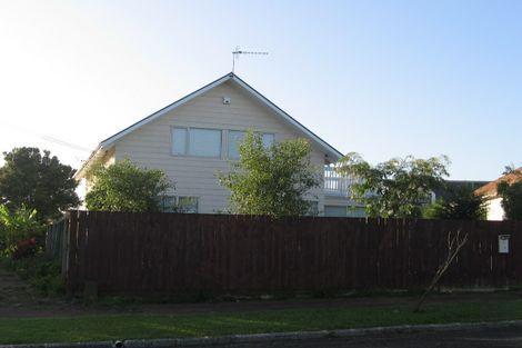 Photo of property in 15 Tahapa Crescent, Meadowbank, Auckland, 1072