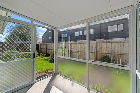 Photo of property in 3/121 Bruce Mclaren Road, Henderson, Auckland, 0612