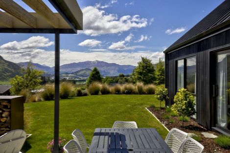 Photo of property in 1 Chimney Lane, Jacks Point, Queenstown, 9371