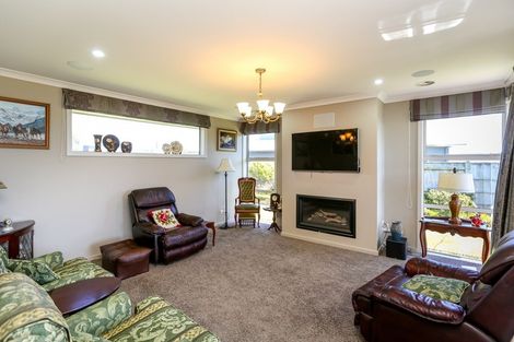 Photo of property in 19 Manukaka Heights, Hurdon, New Plymouth, 4310