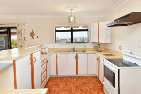 Photo of property in 1 Orewa Heights Crescent, Orewa, 0931