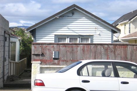 Photo of property in 81 Apu Crescent, Lyall Bay, Wellington, 6022
