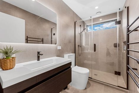 Photo of property in 5a Agincourt Street, Glenfield, Auckland, 0629