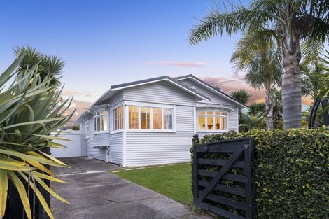 Photo of property in 13 Elcoat Avenue, Henderson, Auckland, 0612