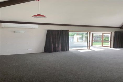 Photo of property in 70 Nimmo Avenue East, Waikanae, 5036