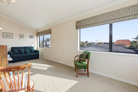 Photo of property in 10 Fairway Avenue, Mount Maunganui, 3116