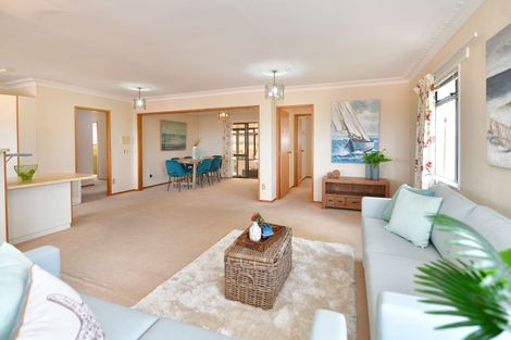 Photo of property in 1 Orewa Heights Crescent, Orewa, 0931