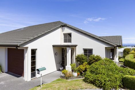 Photo of property in 28 Lakeridge Close, Rangatira Park, Taupo, 3330