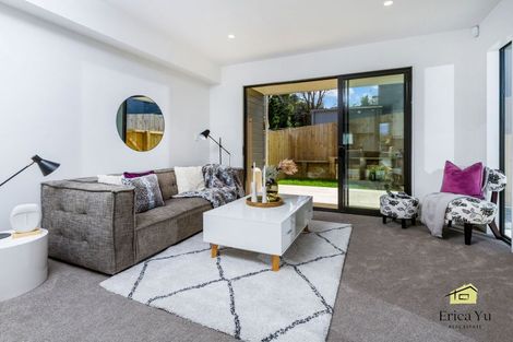 Photo of property in 1/21 Lowtherhurst Road, Massey, Auckland, 0614