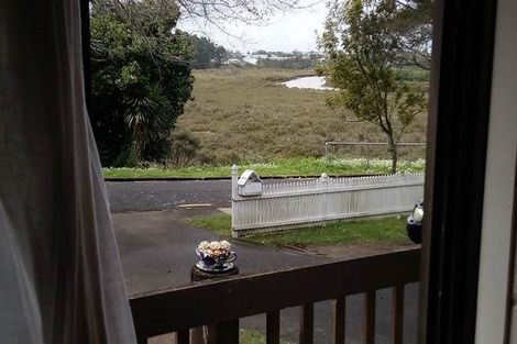 Photo of property in 133 Matipo Road, Te Atatu Peninsula, Auckland, 0610