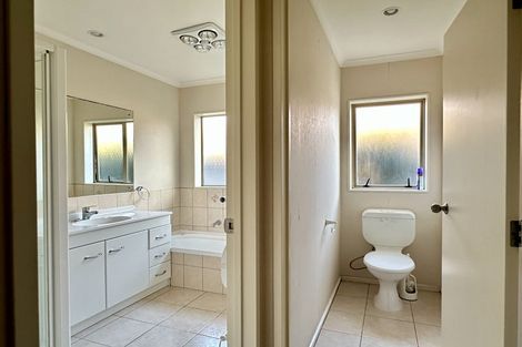 Photo of property in 10 Brosna Place, East Tamaki, Auckland, 2016