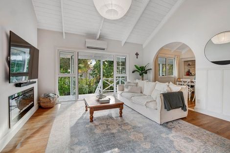 Photo of property in 61 Brian Crescent, Stanmore Bay, Whangaparaoa, 0932