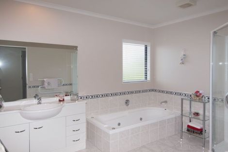 Photo of property in 61 Erlestoke Crescent, Churton Park, Wellington, 6037