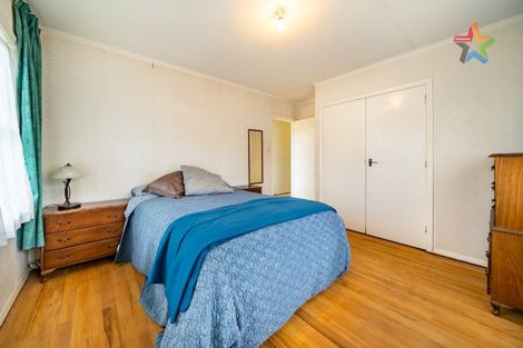 Photo of property in 385 Stokes Valley Road, Stokes Valley, Lower Hutt, 5019