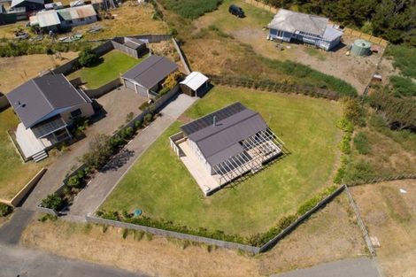 Photo of property in 5 Te Awe Awe Grove, Himatangi Beach, Foxton, 4891