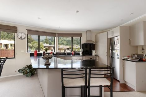 Photo of property in 19 Admiralty Place, Waikawa, Picton, 7220