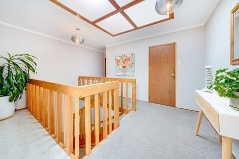 Photo of property in 18 Redmount Place, Red Hill, Papakura, 2110