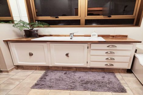 Photo of property in 9 Windsor Road, Waipawa, 4210