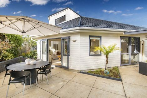 Photo of property in 24 Niccol Avenue, Narrow Neck, Auckland, 0624