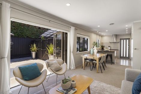 Photo of property in 16a Huapai Street, Onehunga, Auckland, 1061