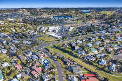 Photo of property in 1/2 Langton Road, Stanmore Bay, Whangaparaoa, 0932