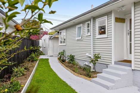 Photo of property in 1/222 Beach Haven Road, Beach Haven, Auckland, 0626