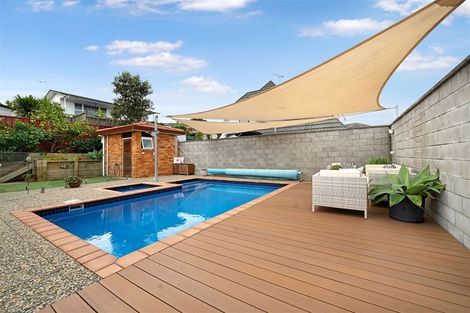 Photo of property in 7 Coupland Court, Glendene, Auckland, 0602