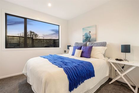 Photo of property in 11 Meg Lane, Glen Eden, 0602