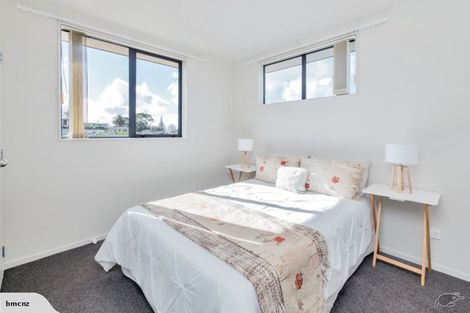 Photo of property in 33 Cityview Place, Massey, Auckland, 0614