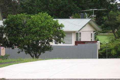 Photo of property in 8 Lucknow Place, Blockhouse Bay, Auckland, 0600