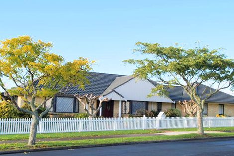 Photo of property in 1 Stevenson Way, Cockle Bay, Auckland, 2014