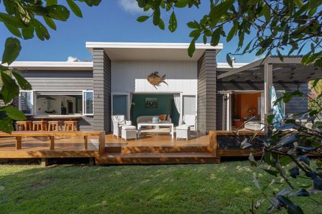 Photo of property in 56 Hahei Beach Road, Hahei, Whitianga, 3591