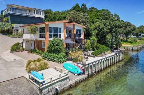 Photo of property in 16a Crispe Road, Clarks Beach, 2122