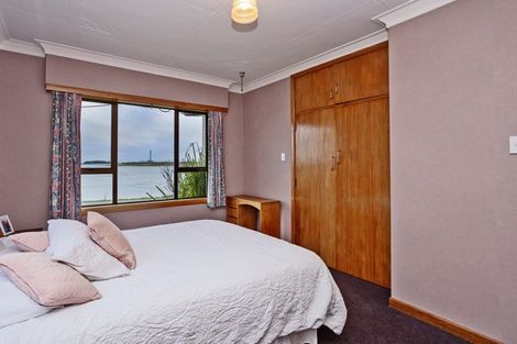 Photo of property in 180 Marine Parade, Bluff, 9814