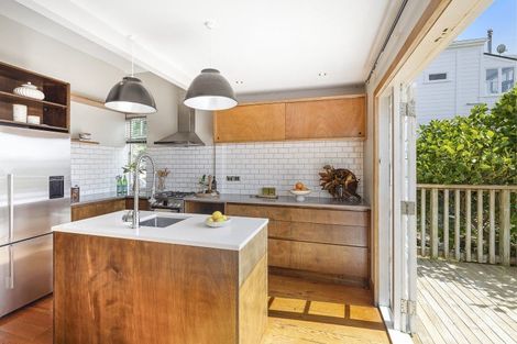 Photo of property in 34 Connaught Terrace, Brooklyn, Wellington, 6021