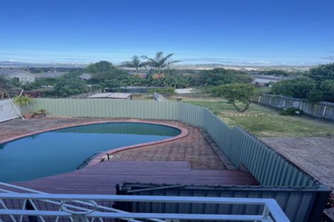 Photo of property in 233 Te Atatu Road, Te Atatu South, Auckland, 0610