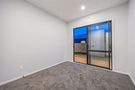 Photo of property in 17 Mcindoe Road, Kumeu, 0810